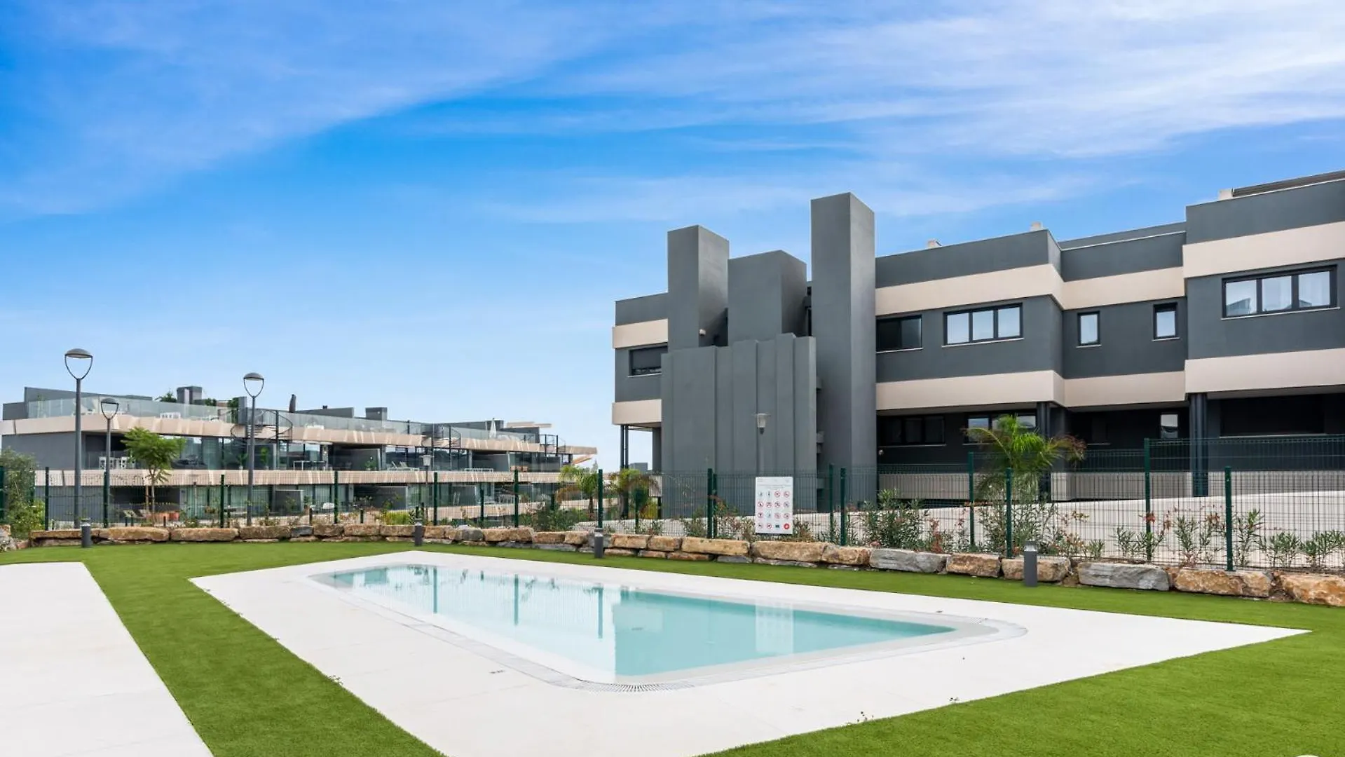 Vivi Homes - Eros Luxury, Pool, Sauna, Gym & Terrace Estepona