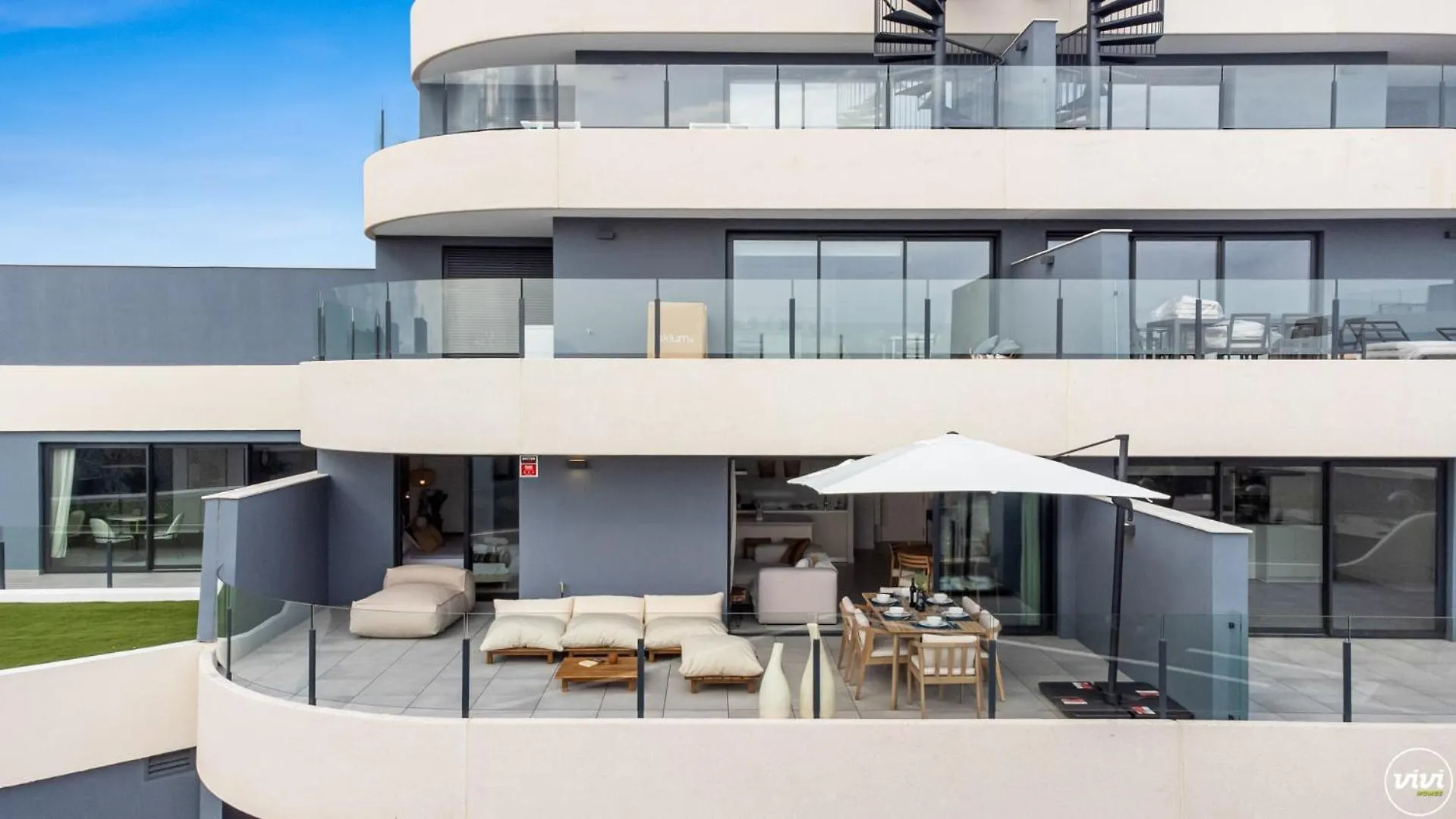 Vivi Homes - Eros Luxury, Pool, Sauna, Gym & Terrace Estepona Apartment