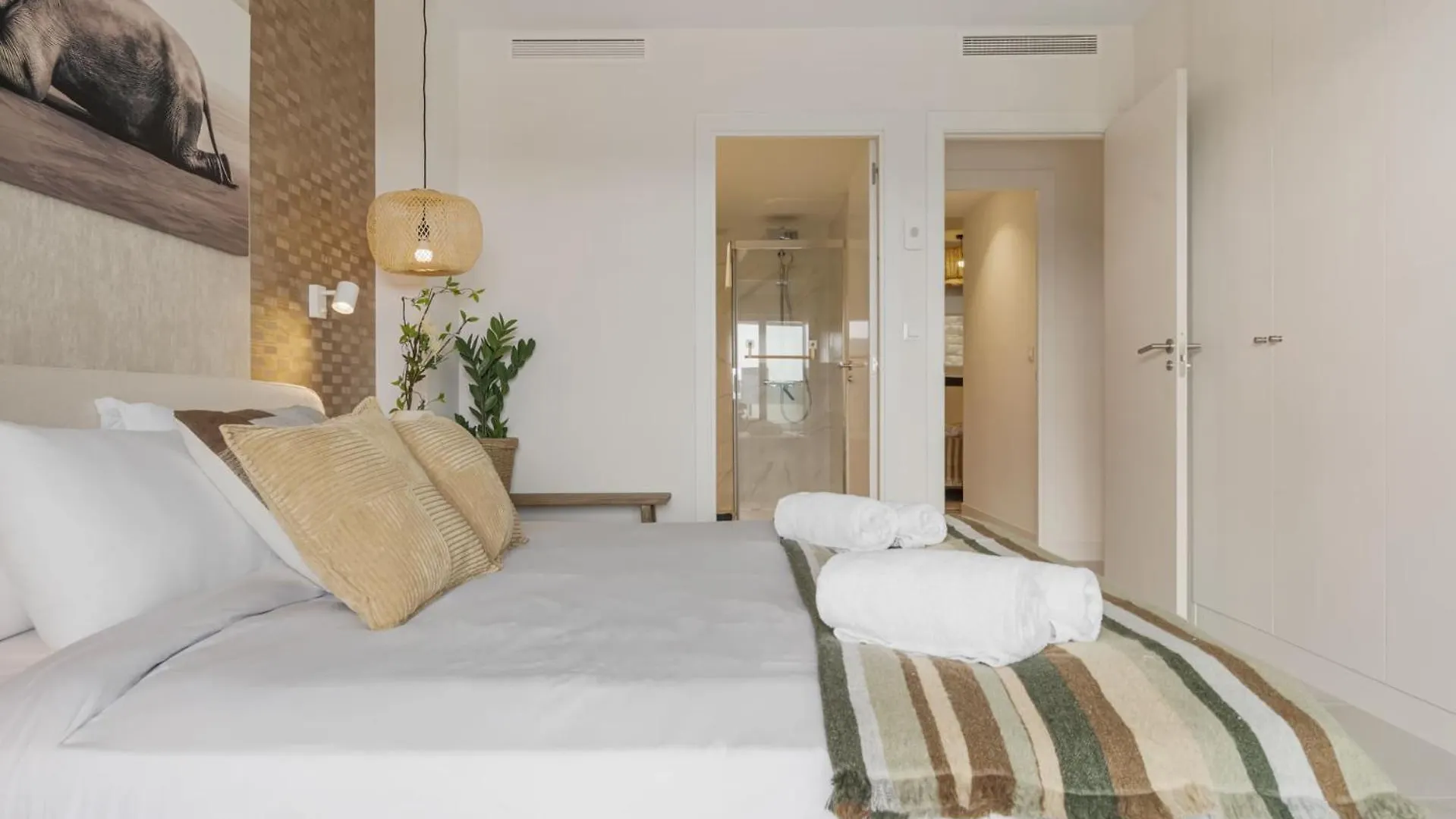 Vivi Homes - Eros Luxury, Pool, Sauna, Gym & Terrace Estepona 0*,  Spain